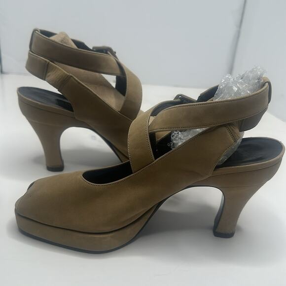 KARL LARGERFELD SAND TAN SUEDE PEEP TOE CrissCross STRAPS BACKLESS SANDAL SZ  7M - Picture 5 of 13
